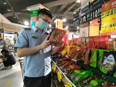 濟(jì)南市場監(jiān)管部門開展粽子市場專項(xiàng)檢查，現(xiàn)場責(zé)令問題經(jīng)營者整改